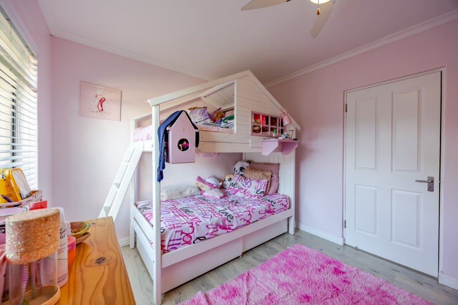 4 Bedroom Property for Sale in Flamingo Vlei Western Cape